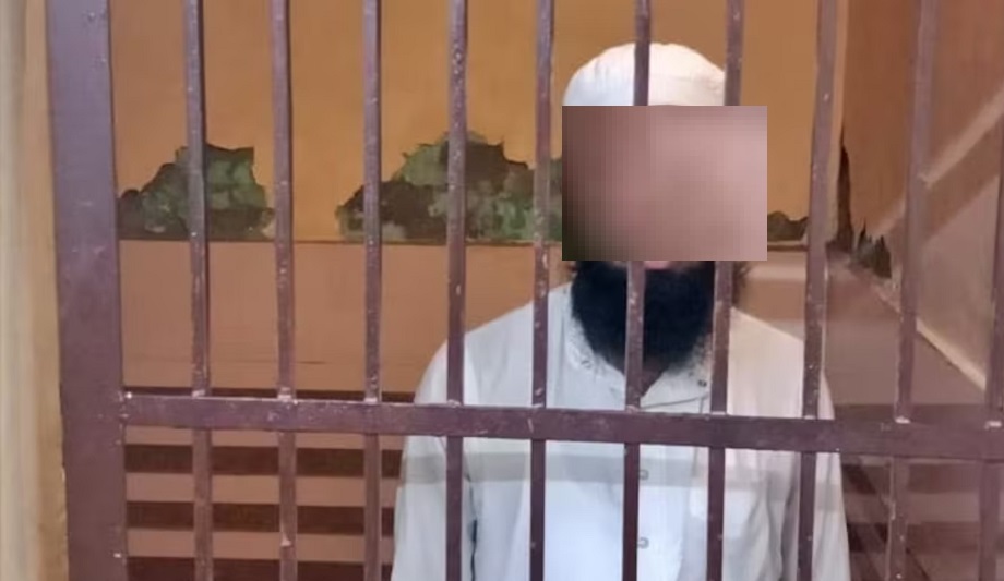 Uttar Pradesh: Maulvi used to do dirty work with student in Madrasa, then this happened...
