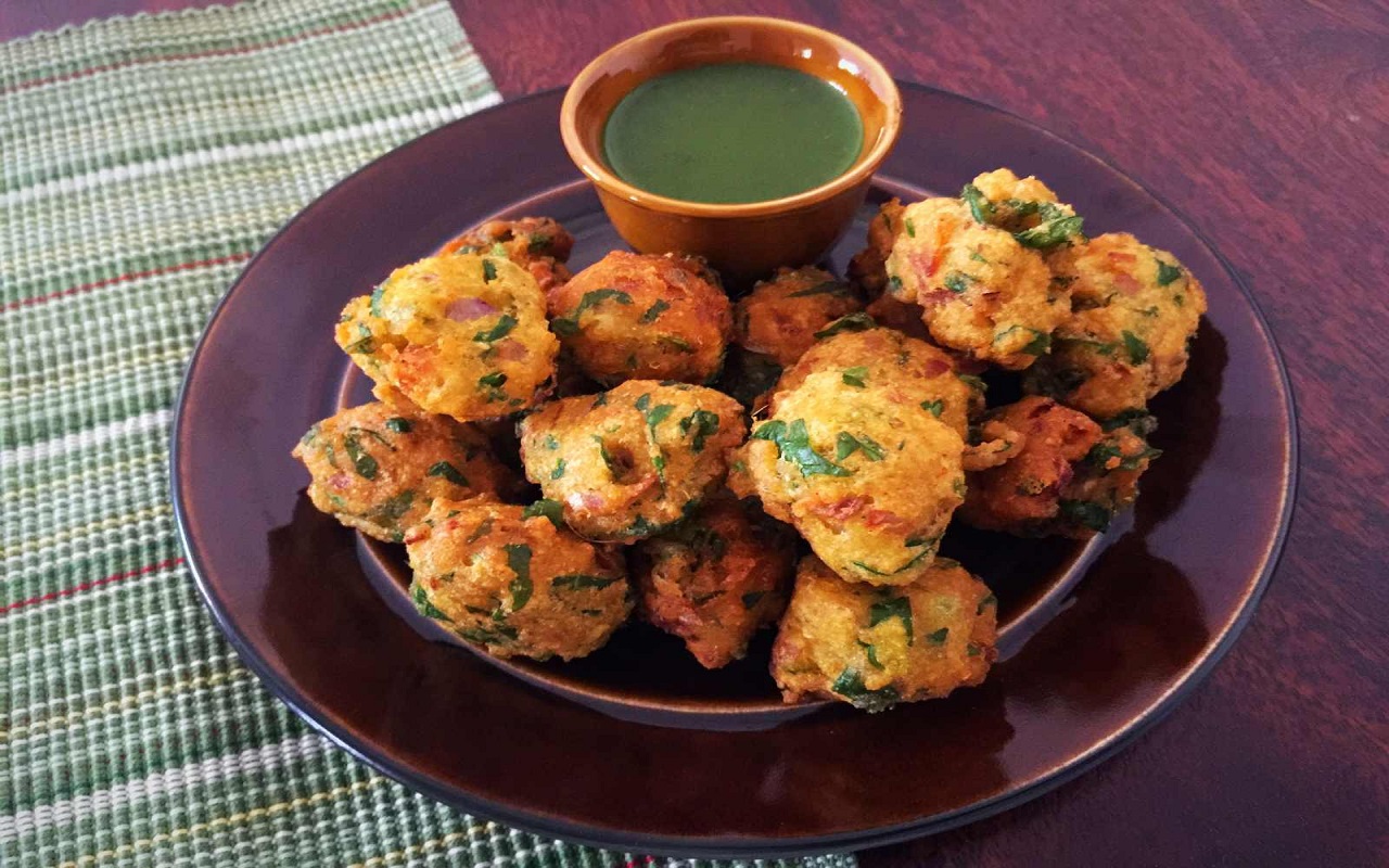 Recipe Tips: You can also enjoy moong dal pakoras in this pleasant weather, make it in this way