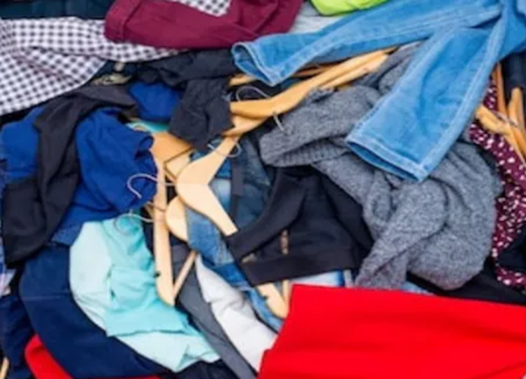 Vastu Tips: Do you also mop your house with torn old clothes? This causes Vastu Dosh