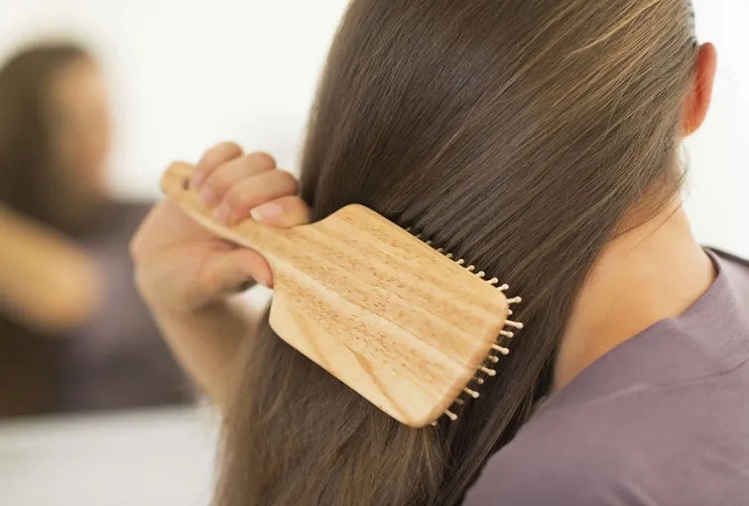 Beauty Tips: We make these mistakes while combing our hair, keep these things in mind