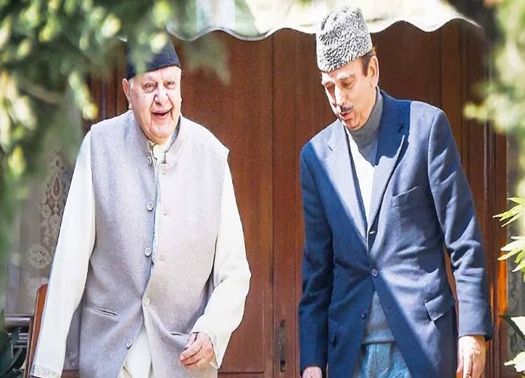 Jammu Kashmir: Two Chief Ministers of Jammu and Kashmir came face to face, Abdullah replied to Azad on secret meeting with PM Modi.