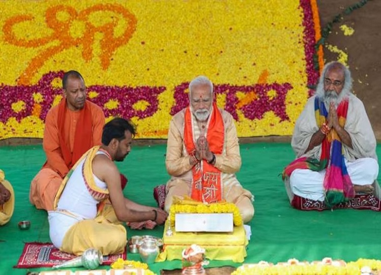 PM Modi: PM laid the foundation stone of Kalki Dham in Sambhal, said - another great center of Indian faith will emerge.