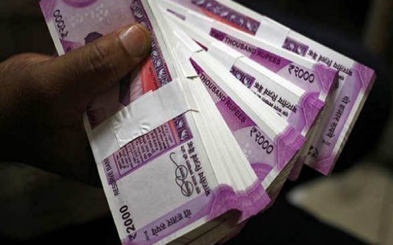 BRS calls the move to withdraw Rs 2,000 notes absurd, illogical