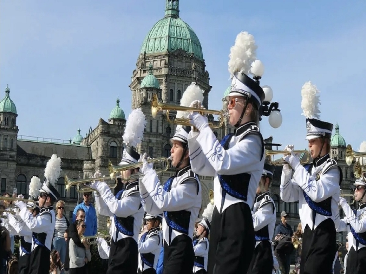 Captivating floats displayed on the occasion of Victoria Day