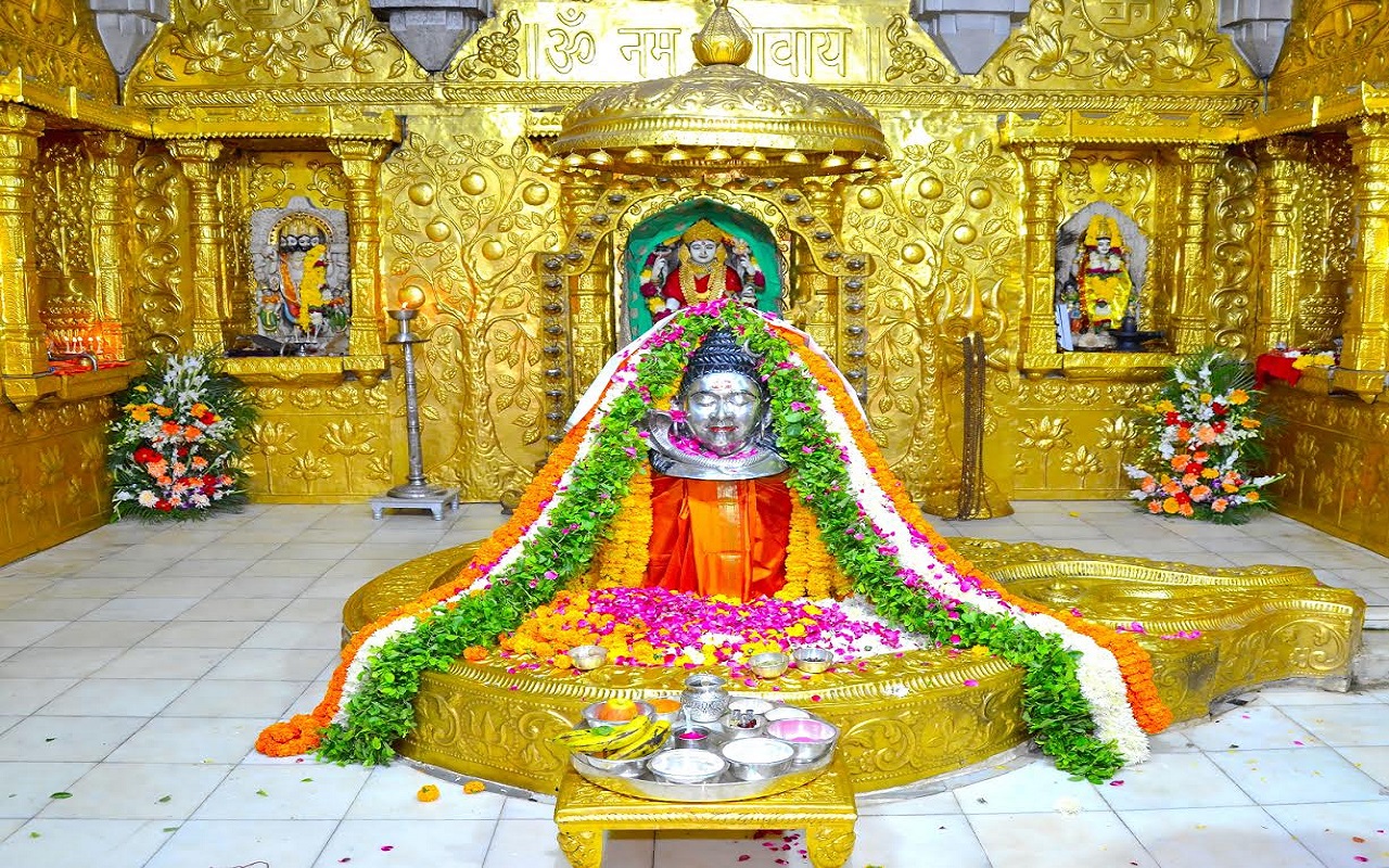 Travel Tips: One of the twelve Jyotirlingas, you can also visit the Somnath Temple in Gujarat