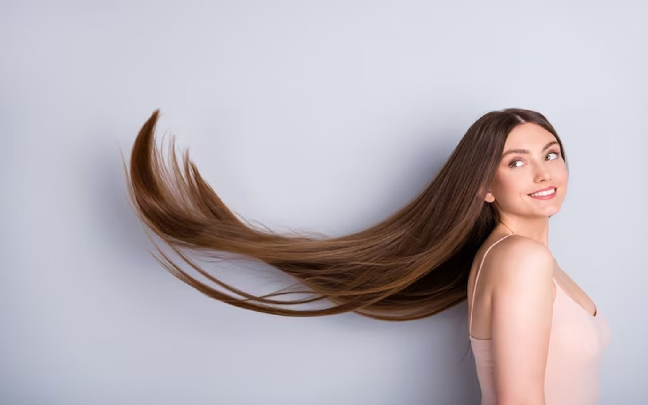 Hair Care Tips: Make a gel of flax seeds, using it will increase the shine of your hair