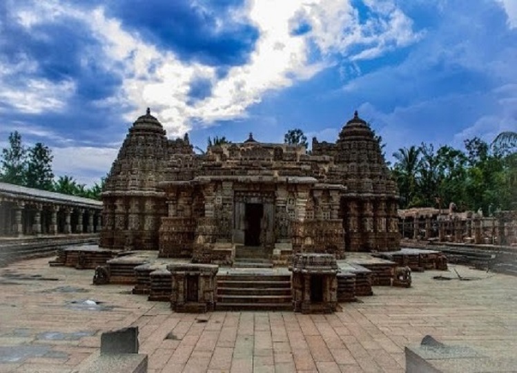 Travel Tips: You can also visit this temple included in UNESCO World Heritage Sites.