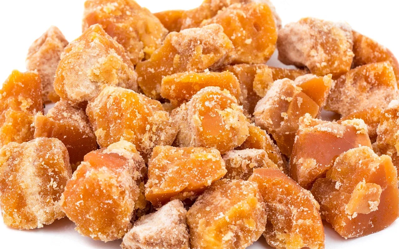 Beauty Tips: Jaggery enhances the beauty of the face, just using it in this way is useful