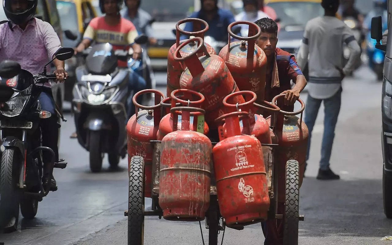 LPG Price: LPG cylinder will not be available in Rajasthan for Rs 450, Modi government denies.