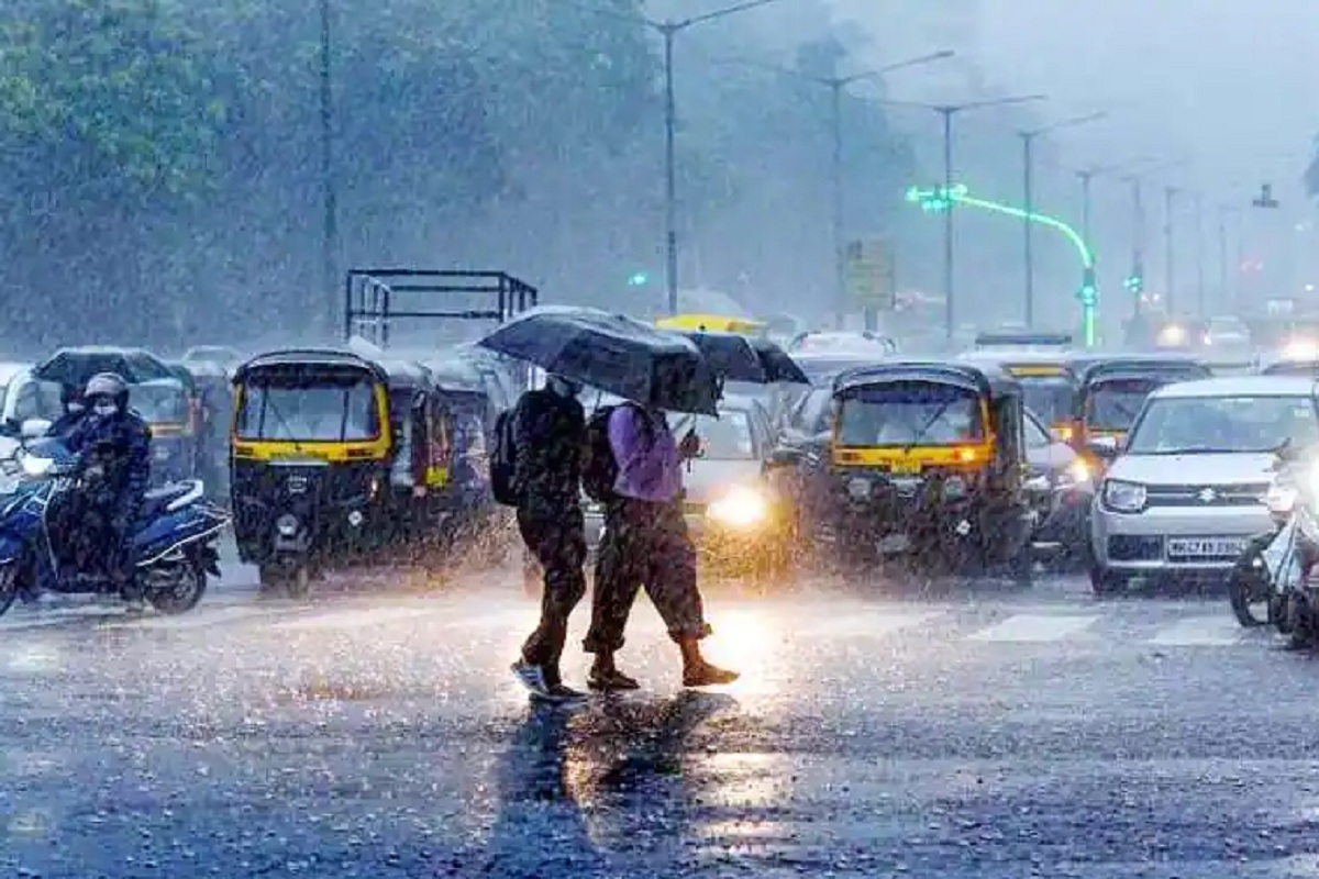 Unseasonal heavy rains in Mumbai, surrounding cities, traffic services not affected