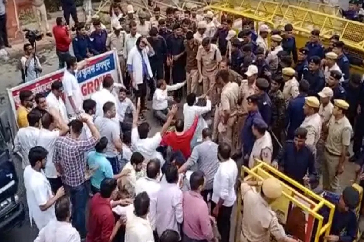 Rajasthan  : Rajasthan doctors strike in protest against 'Rajasthan Right to Health Bill', police lathi charge