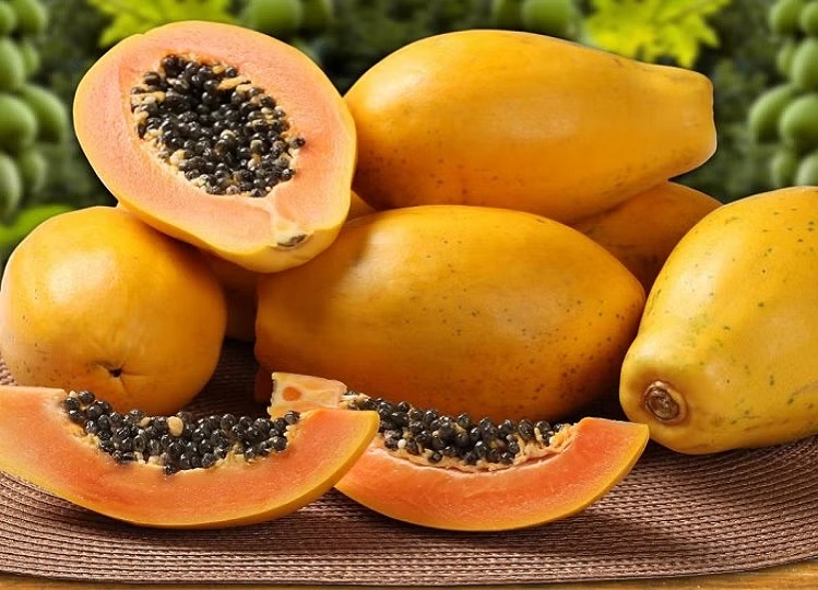 Health Tips: Do not eat these things even by mistake with papaya, otherwise you will also reach the hospital