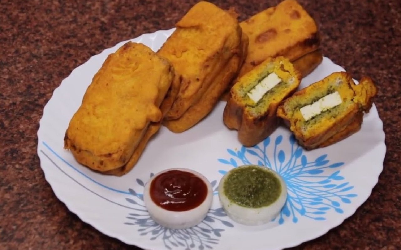 Recipe Tips: You can also make Paneer Stuffed Pakodas for the breakfast of the guests.
