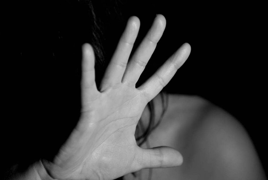 Madhya Pradesh: Assistant engineer first drank alcohol, then did dirty work with a woman in the car, now...