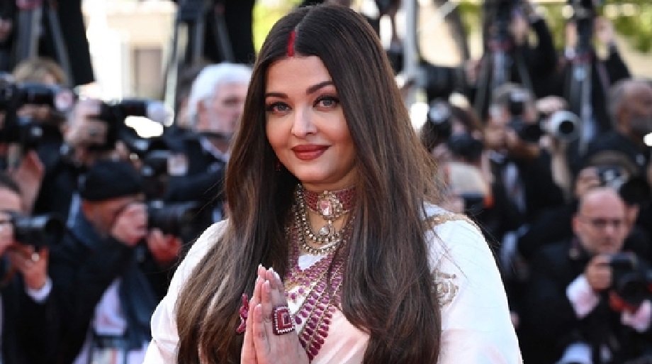 Aishwarya Rai stole the show at the Cannes Film Festival, her first look on the red carpet