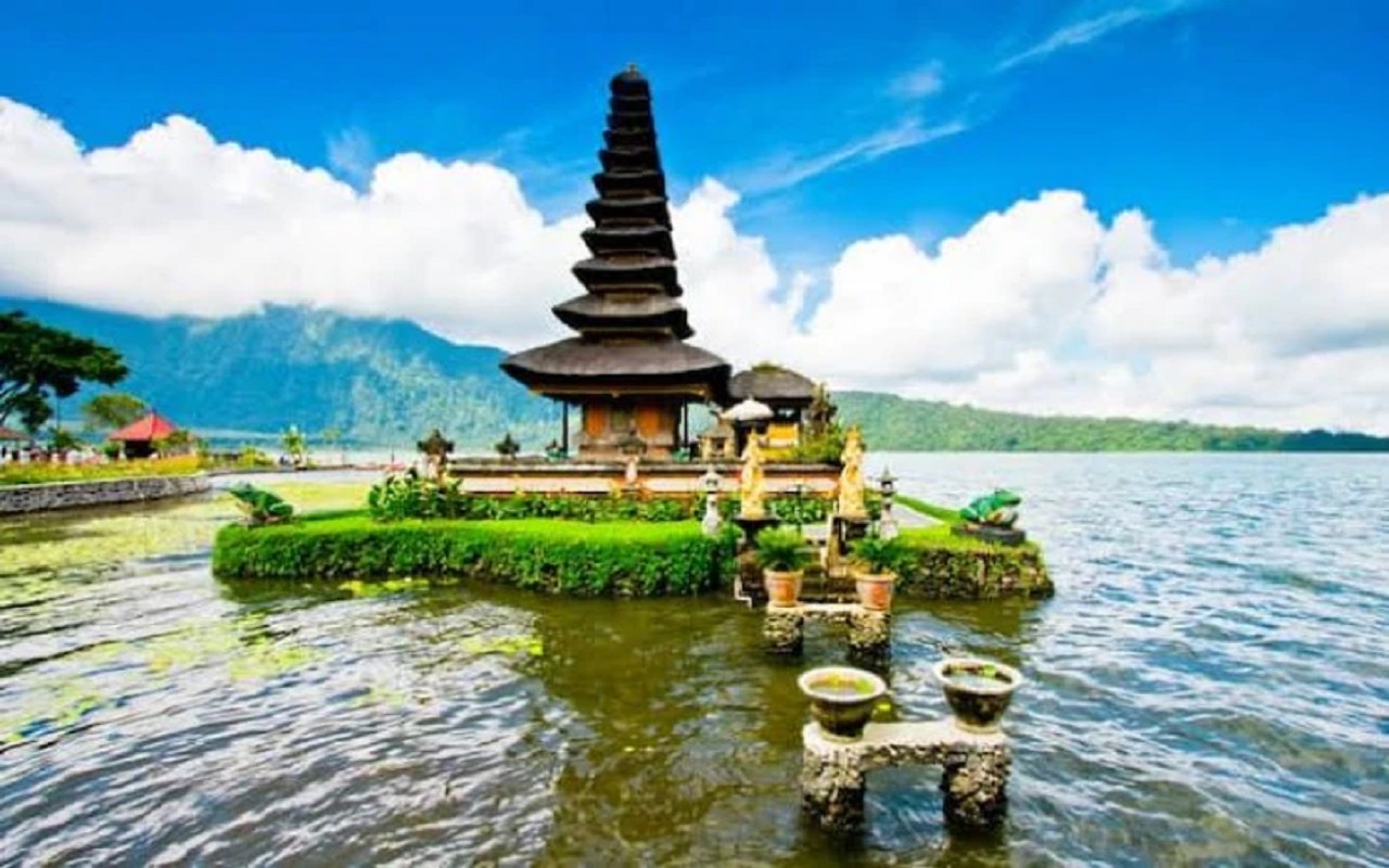 Travel Tips: Many ancient Hindu temples are present in Bali, must visit here once