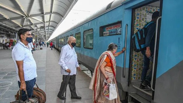Railways Ticket Concession: Senior citizens will get these facilities free of cost in the train, check details