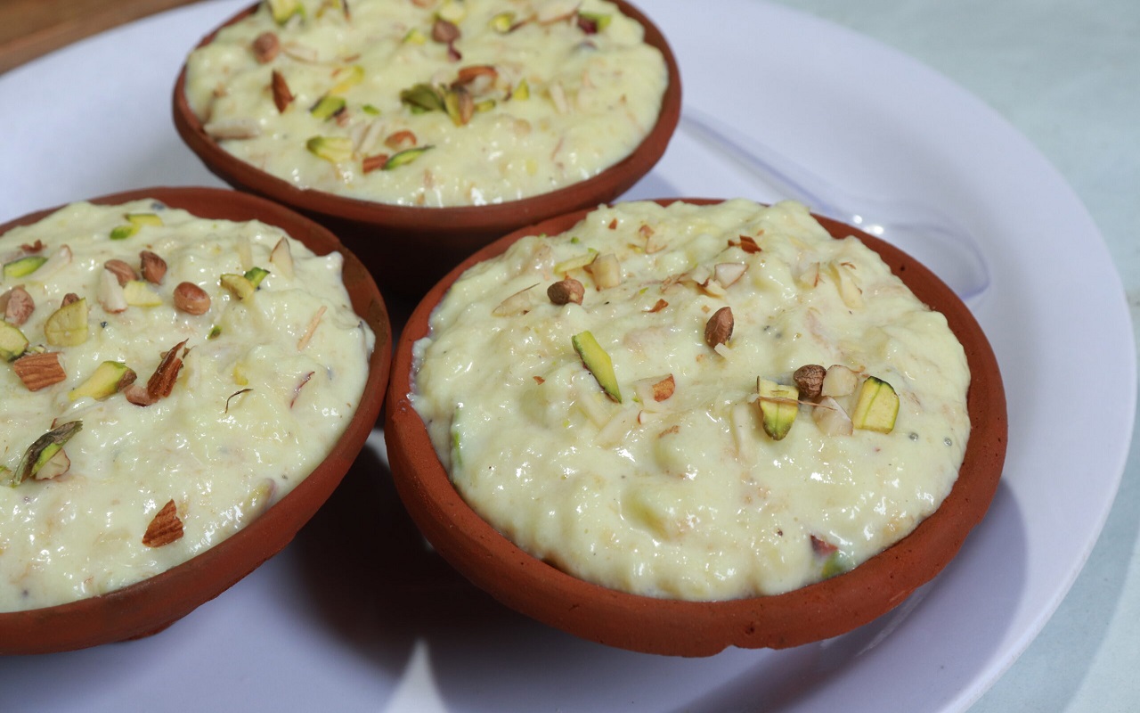 Recipe Tips: You can also make Rabdi in sweets, the taste will be such that it will settle in your mind.