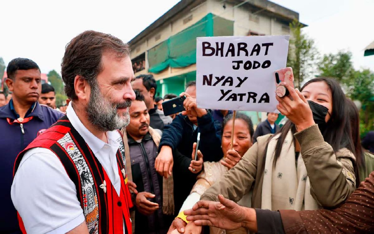 Bharat Jodo Nyay Yatra: Rahul Gandhi surrounded during his visit in Assam, security personnel saved Rahul and took him to the bus