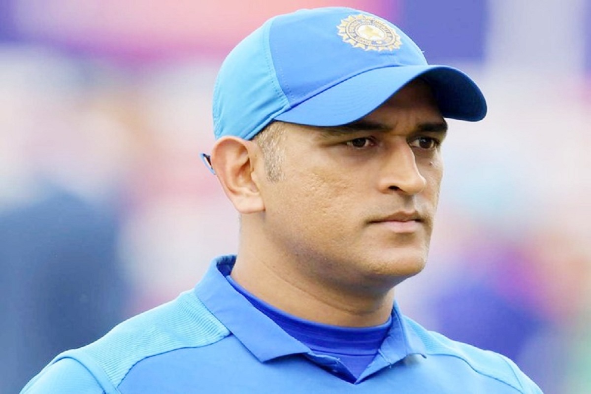 Former Indian captain Dhoni made everyone emotional, see