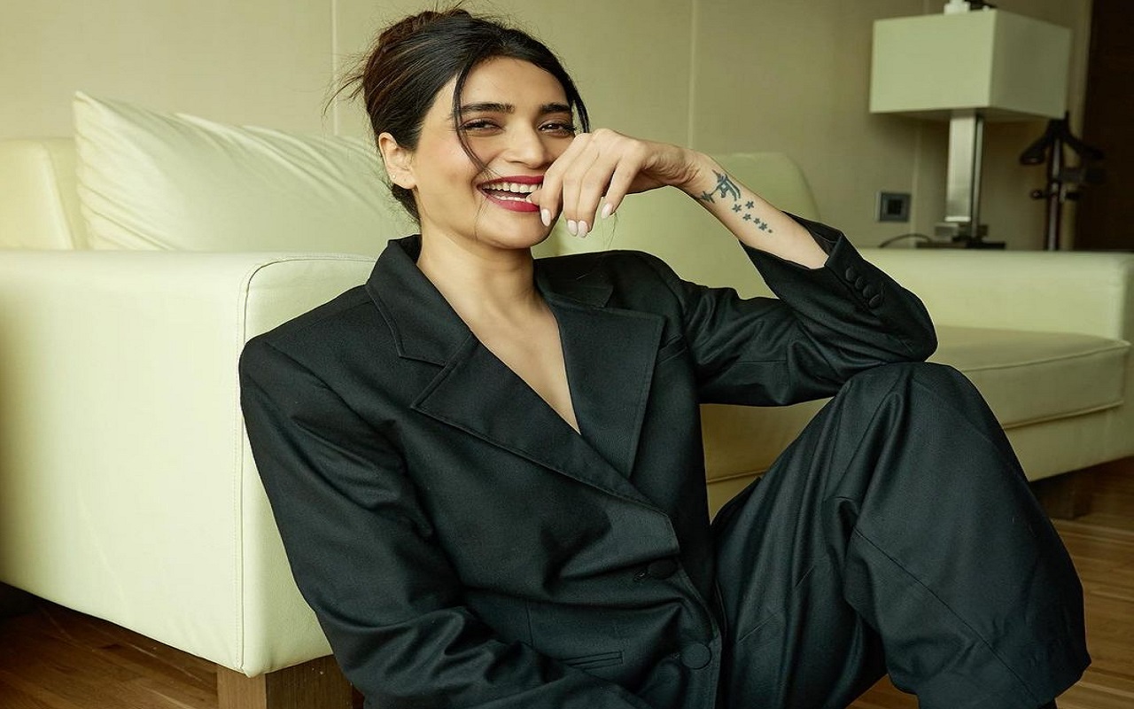Photo Gallery: Karishma Tanna shared her photos in black outfit