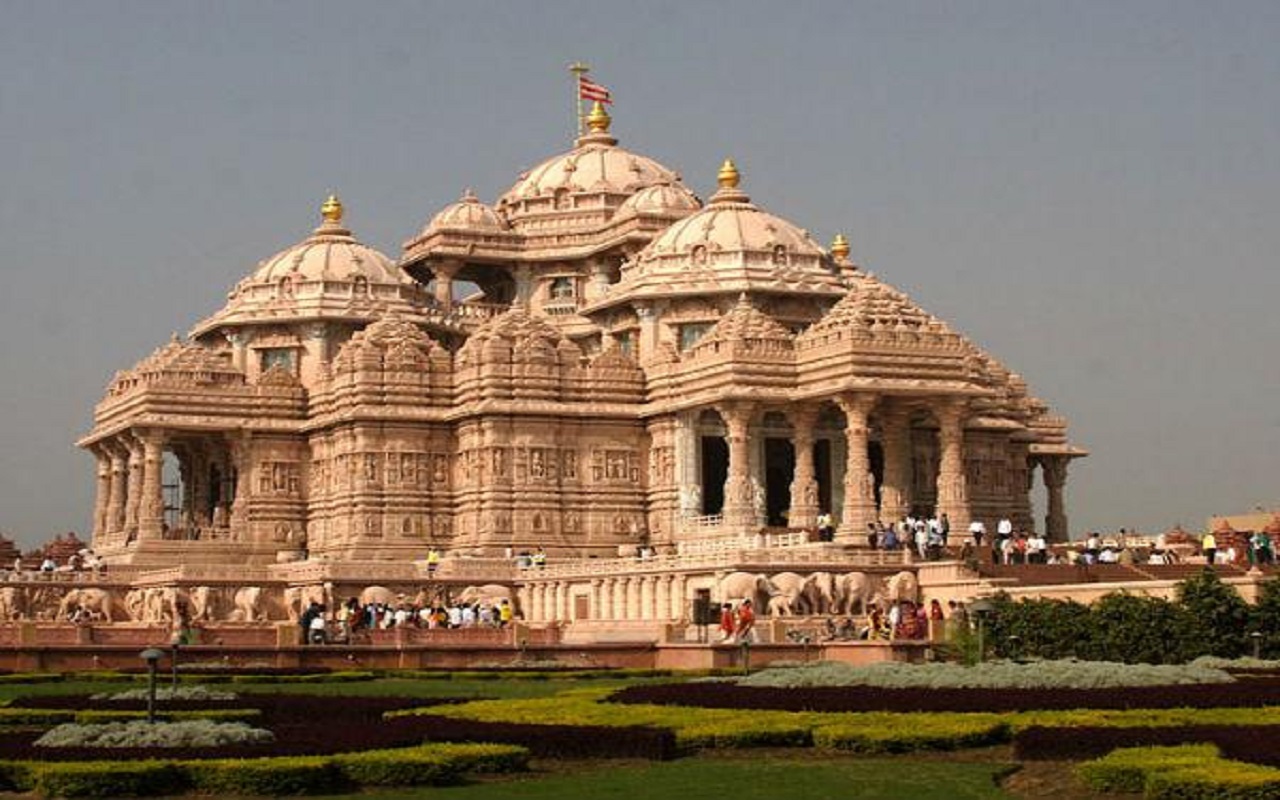 Travel Tips: Visit these temples before starting your trip to Delhi