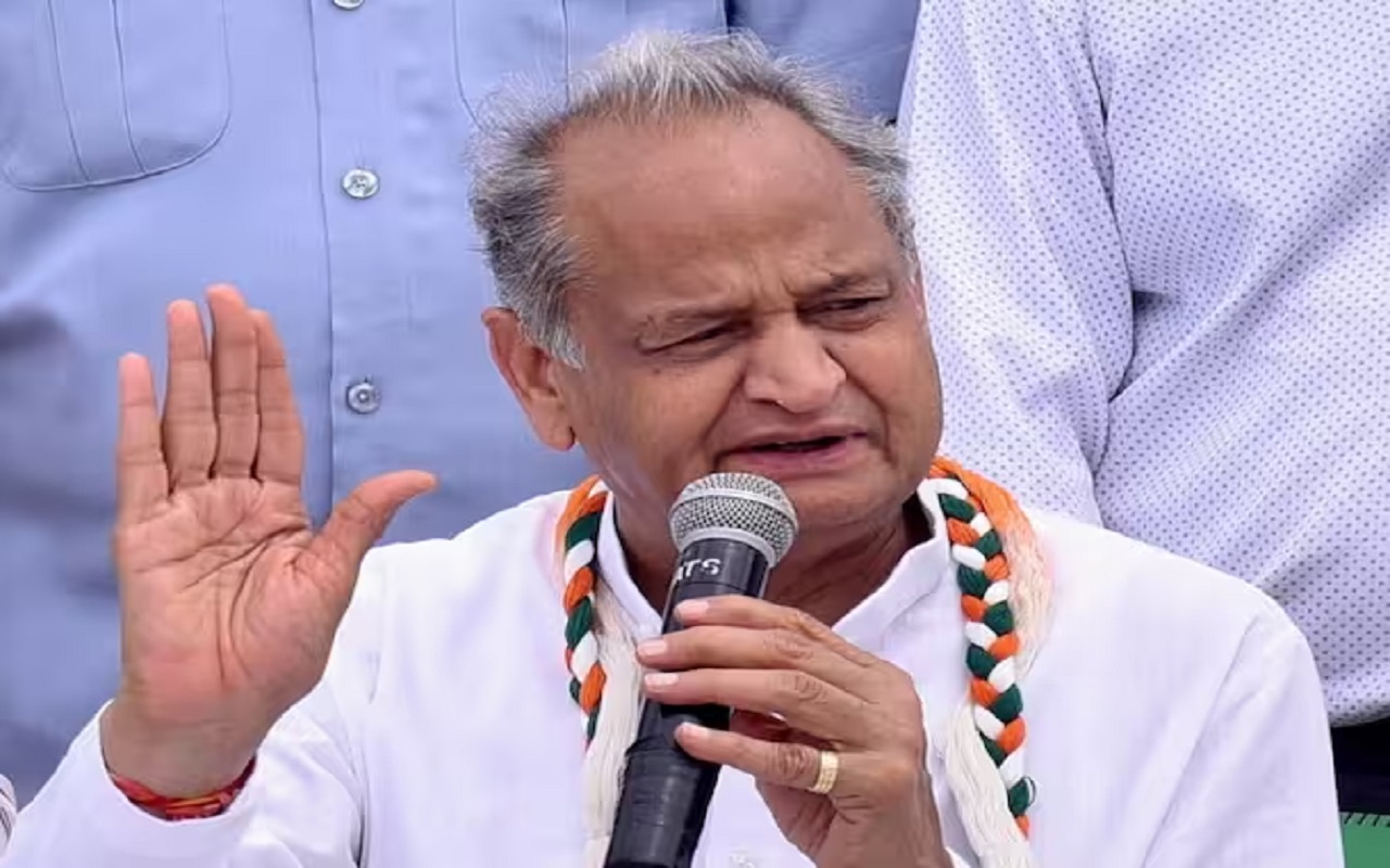 Rajasthan: CM Gehlot compared BJP to a hungry wolf, said a big deal for Gajendra Singh