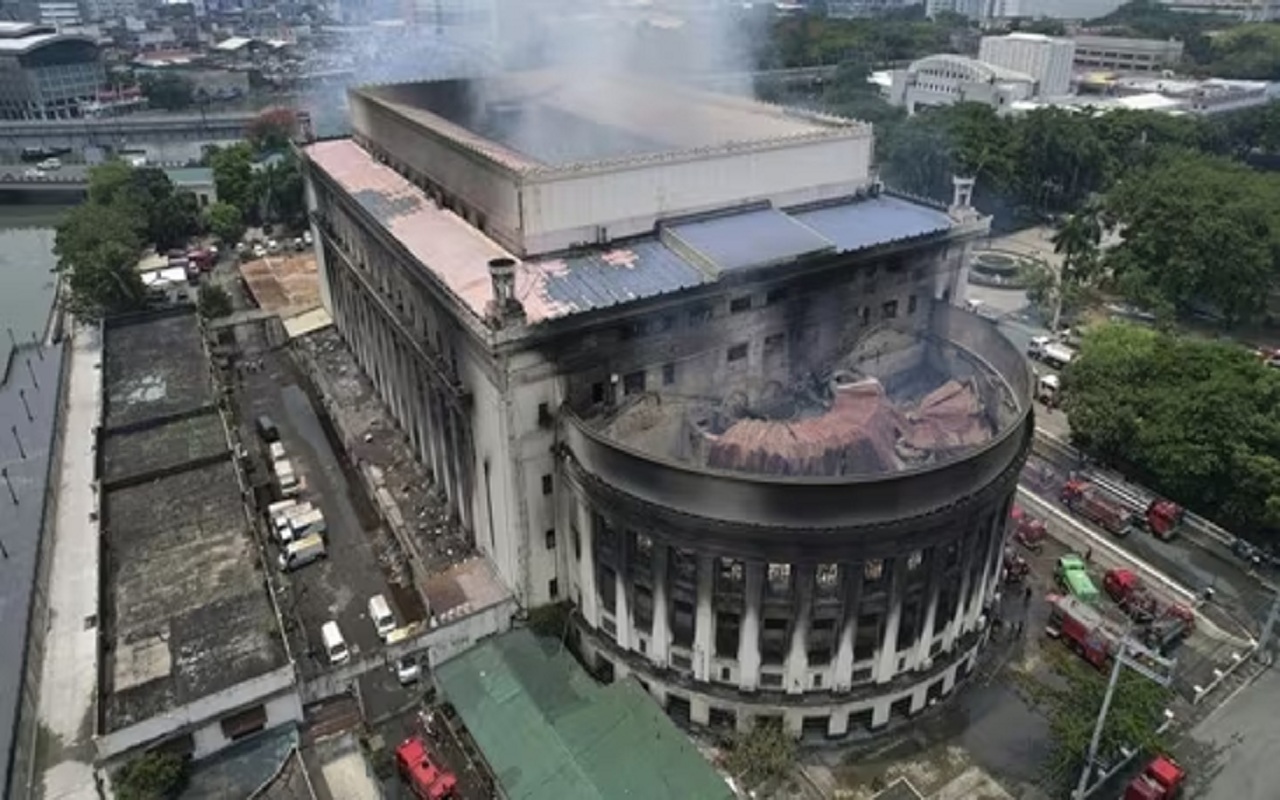 Philippine's 100-year-old post office burns down