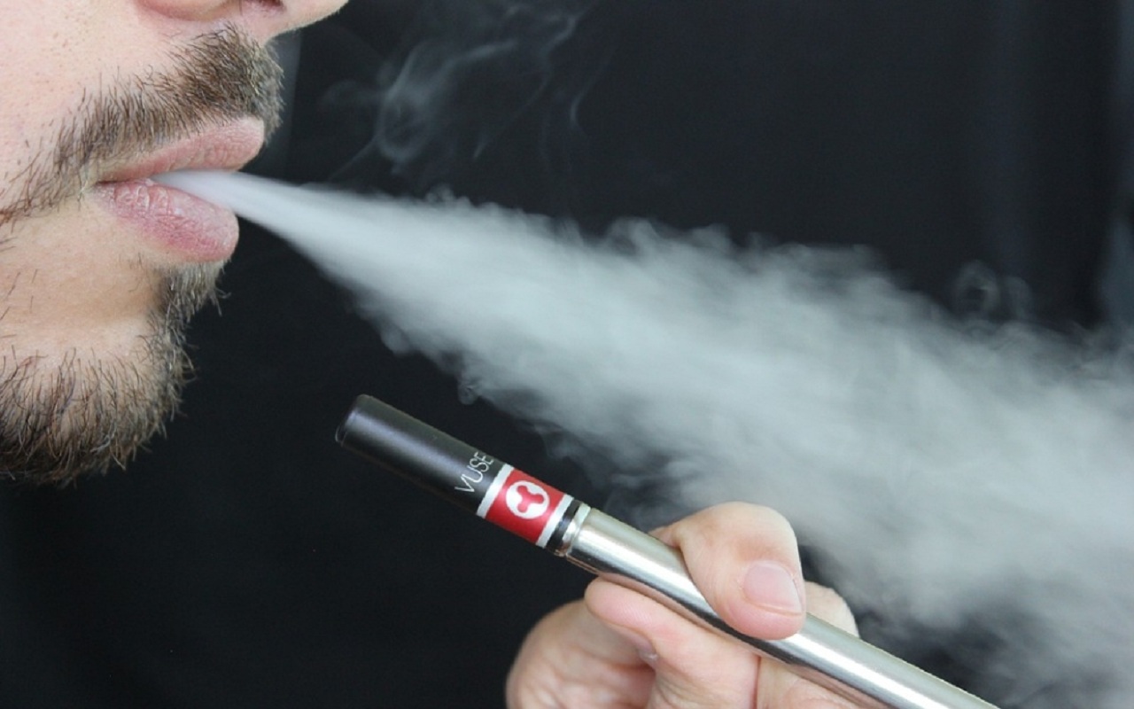 Violation of ban on e-cigarettes: Center issues public notice for strict compliance of law