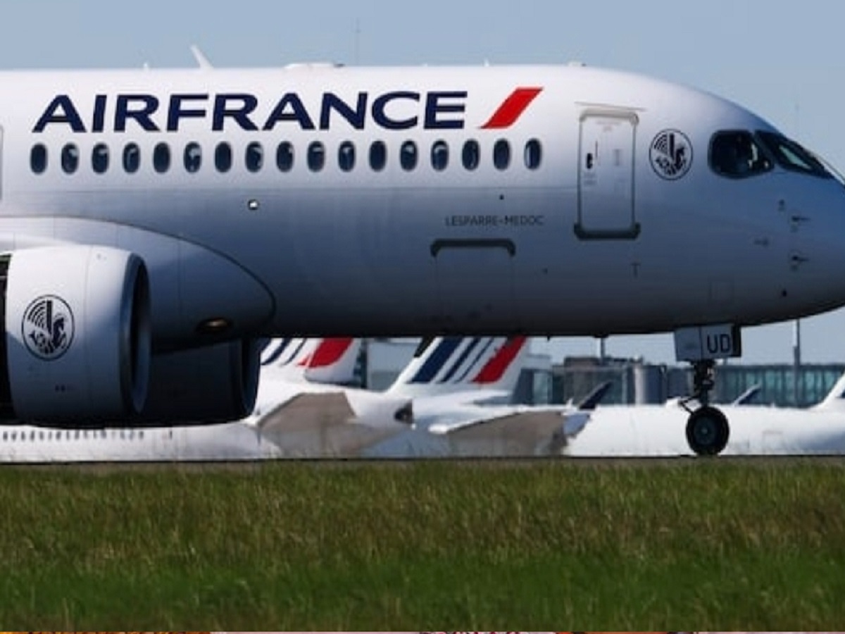 Flight Bound for US Diverted to Montreal Due to Ebola Restrictions