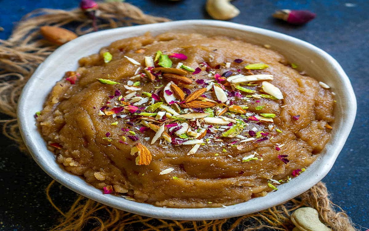 Recipe Tips: If you want to eat sweets, make 'Aate Ka Halwa' at home