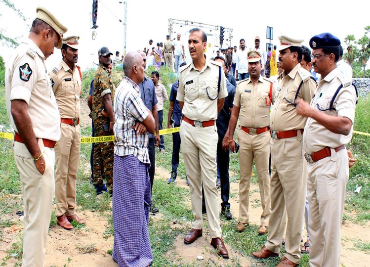 Woman's body found in field near Bapatla in Andhra Pradesh; police suspect rape and murder