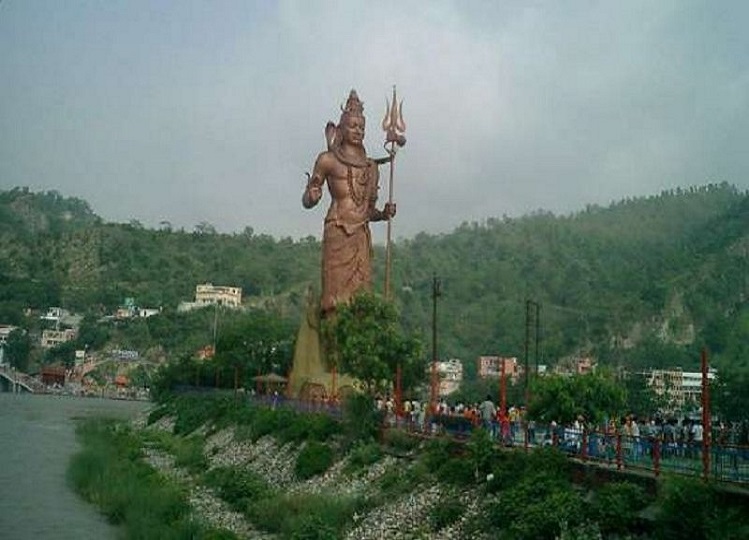 Travel Tips: There is a 100 feet tall statue of Lord Shiva in Haridwar, you can also visit it