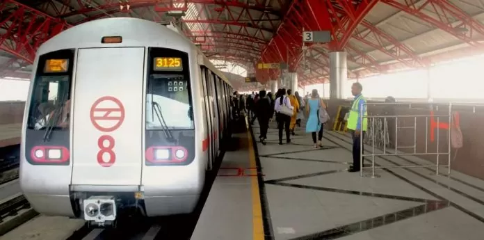 DMRC New Service: You can book Delhi Metro ticket with QR code on IRCTC portal