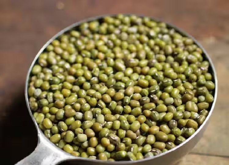 Health Tips: If you eat green moong after soaking it in water, you will get tremendous benefits, know this too
