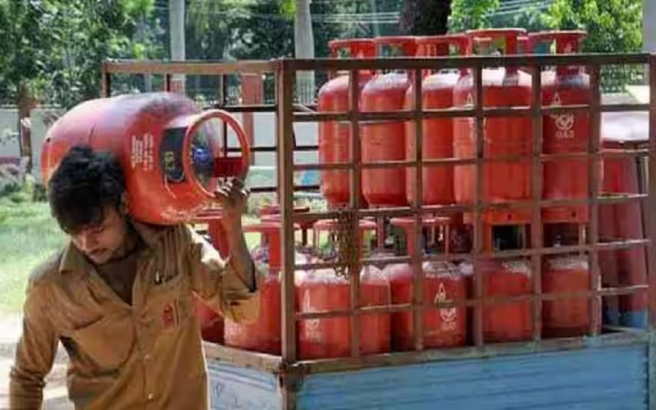 LPG Price: Good news before the new year, the government has made a huge cut in the prices of LPG cylinders, you also know the new rate.
