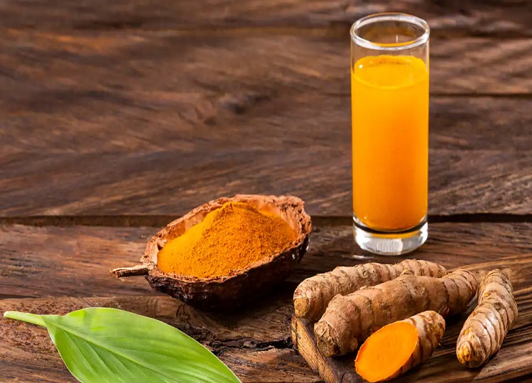 Health Tips: If you consume turmeric water, you will get many benefits, know this too.
