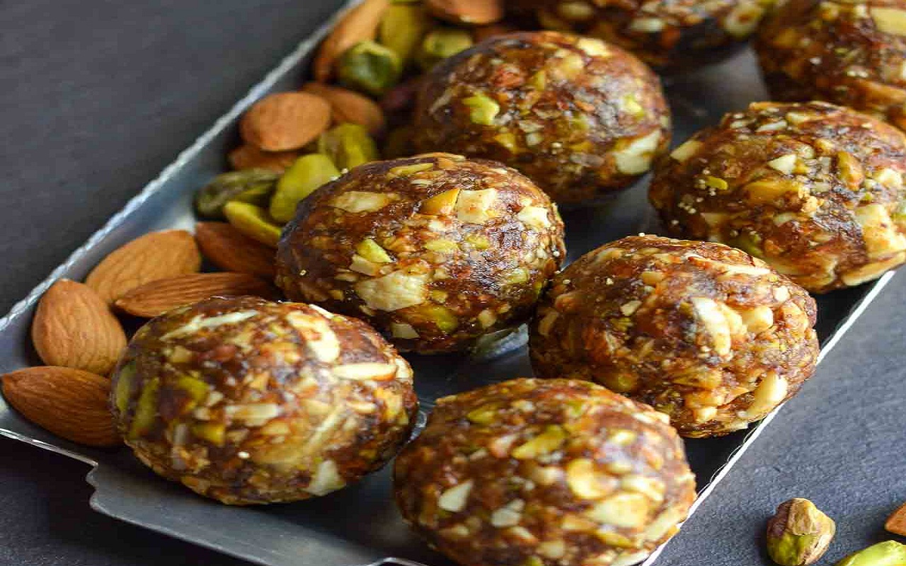 Recipe of the day : Healthy balls made of nuts and dates, which are beneficial for health