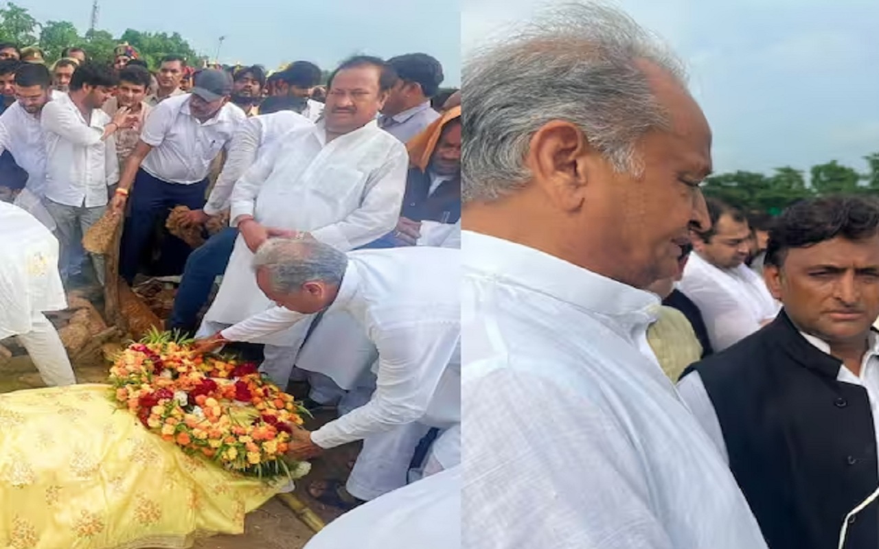 Gehlot offered flowers on the sudden demise of Rajendra Garg