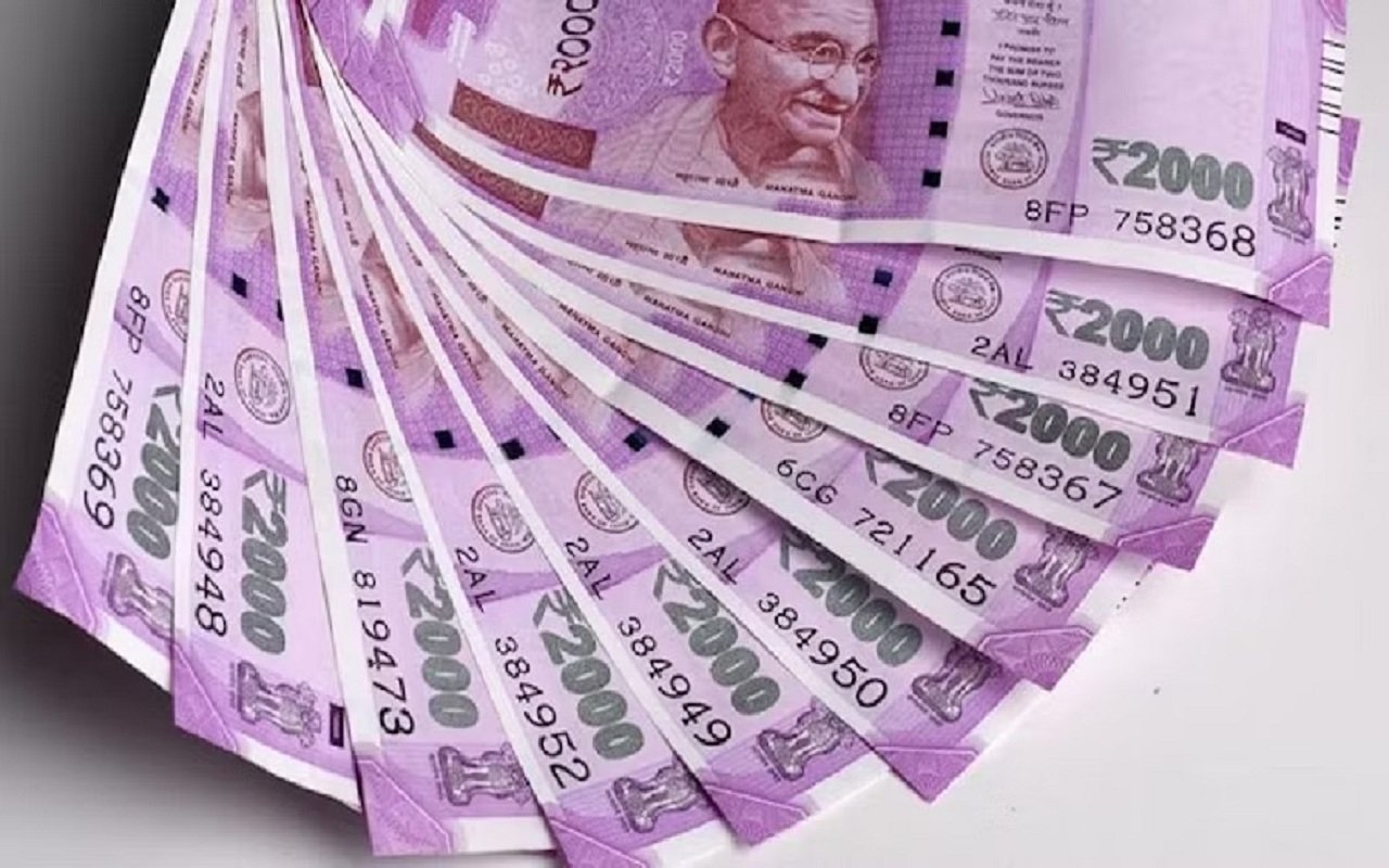 First day of Rs 2,000 note exchange: Short queues at some branches