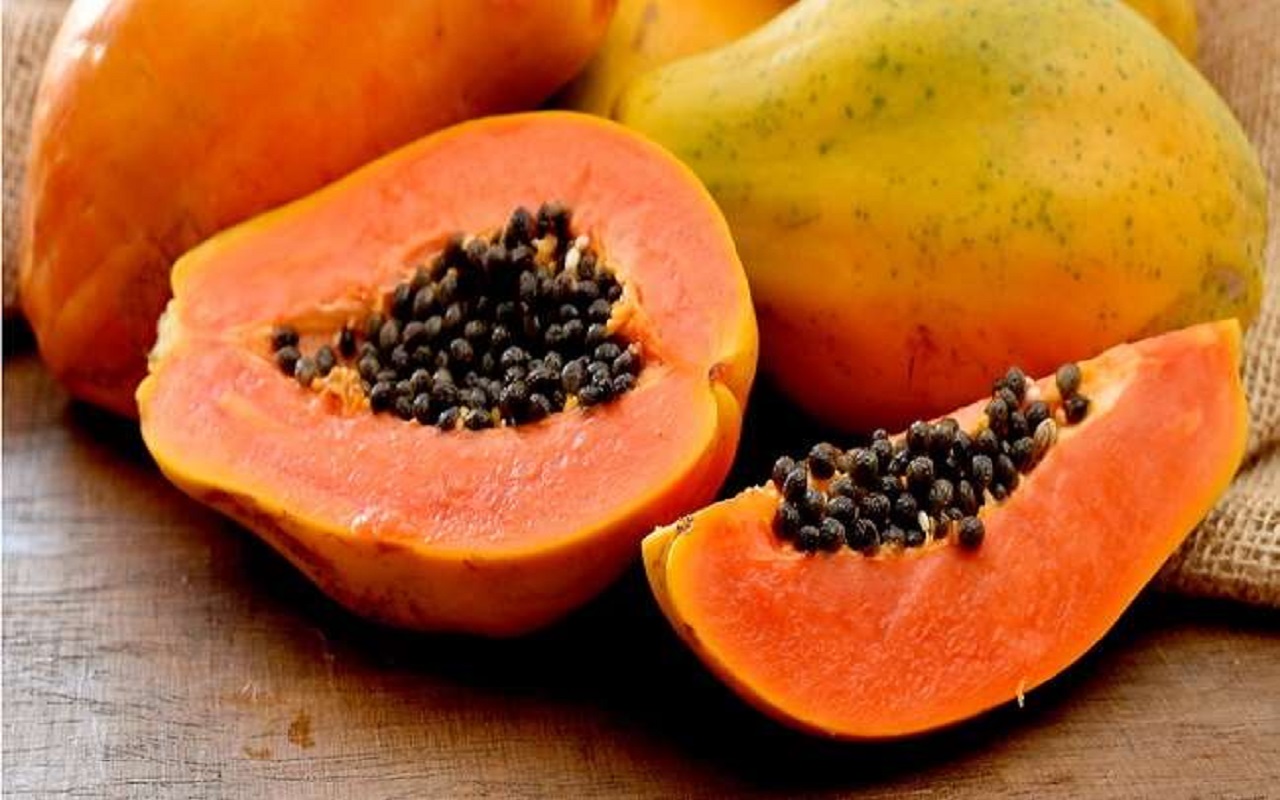 Health Tips: Do not consume these things even by mistake with papaya, you may become ill
