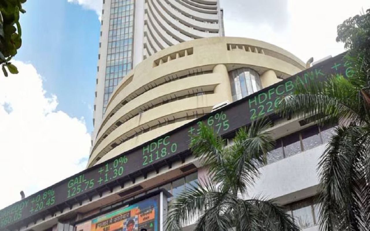 Stock market gains for the third consecutive day, Sensex gains marginally by 18 points