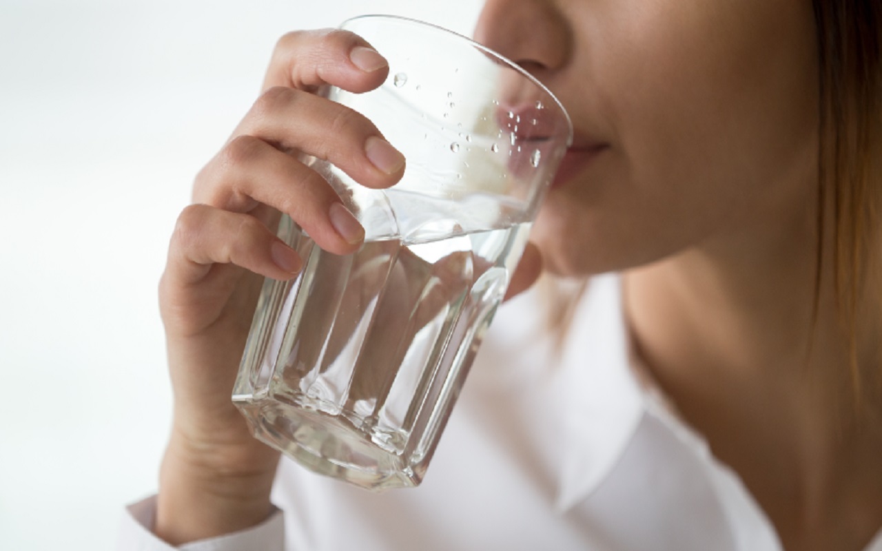 Health Tips: Drinking too much water can also be harmful, this can be a problem