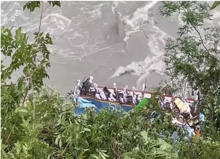 Nepal: Indian passenger bus going from Pokhara to Kathmandu fell into the river; 40 passengers were on board; so many people died