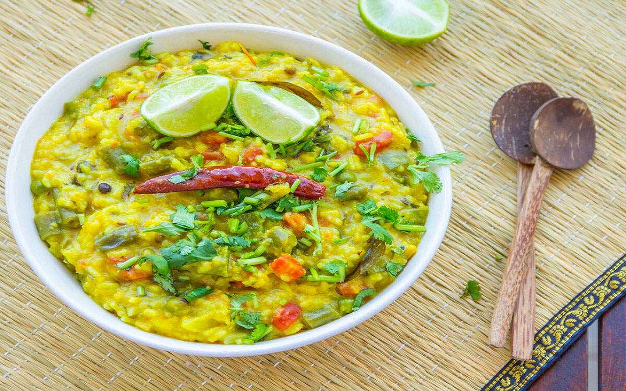Recipe Tips: You can also make Moong Dal Khichdi for dinner, it is very healthy.