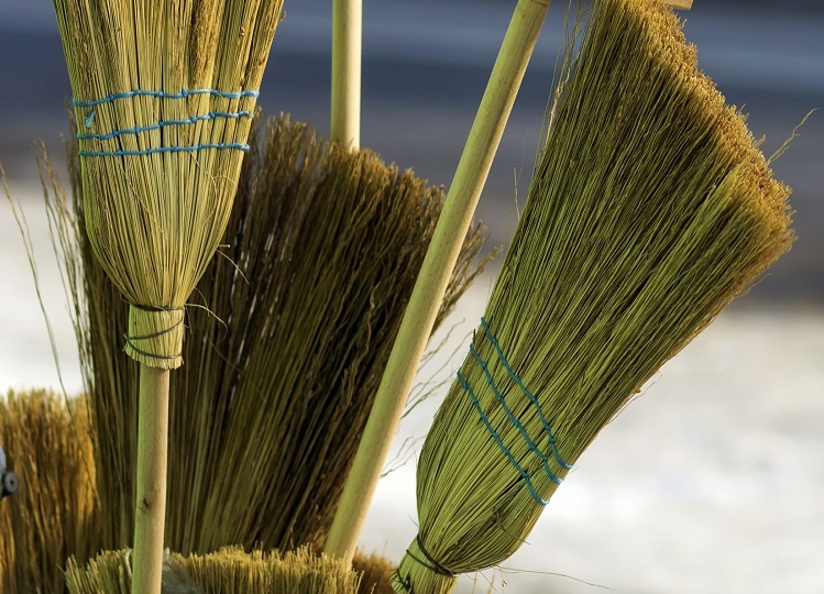 Vastu Tips: Know these things related to broom, otherwise you will become poor