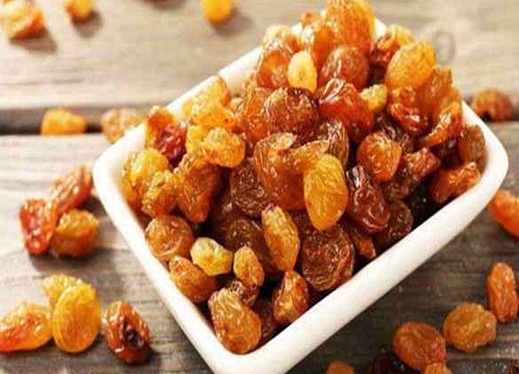 Health Tips: You will also get countless benefits by eating Munnaka, consume it now in winters.