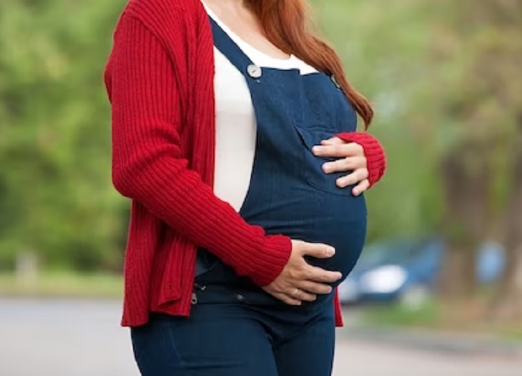 Health Tips: Dates are very beneficial for pregnant women, consuming them daily gives these benefits