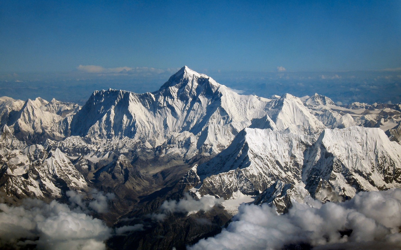 Search continues for Indian climber near Mount Everest peak