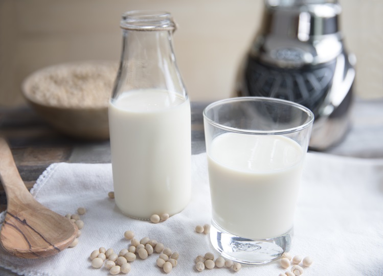 Raw Milk vs Boil Milk: Is it right to consume raw milk to stay healthy? Click here to know